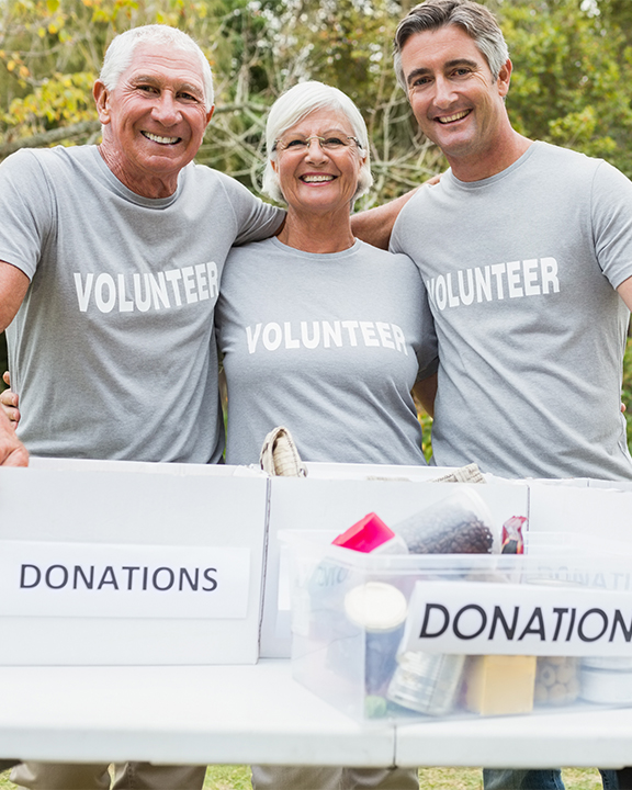 group of volunteers giving back faragi group delaware